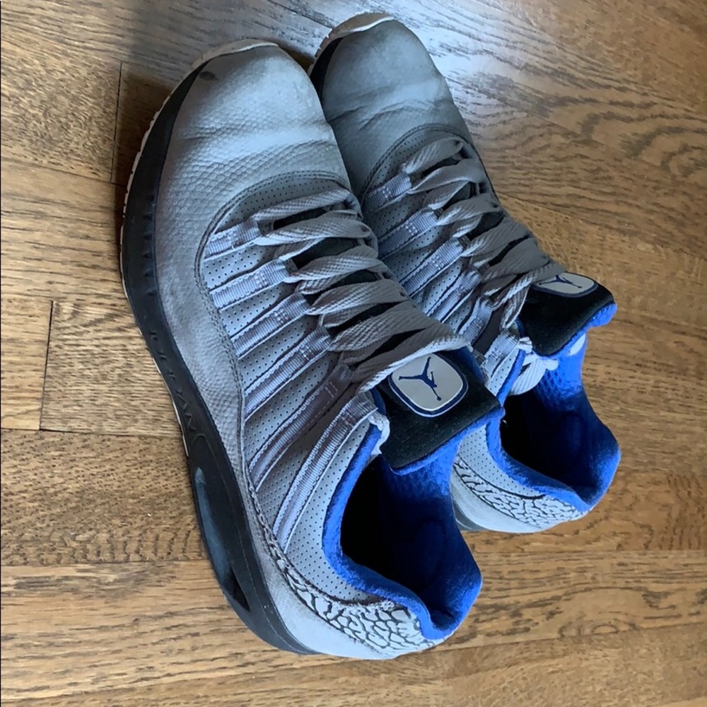 Size 10  Jordan shoes